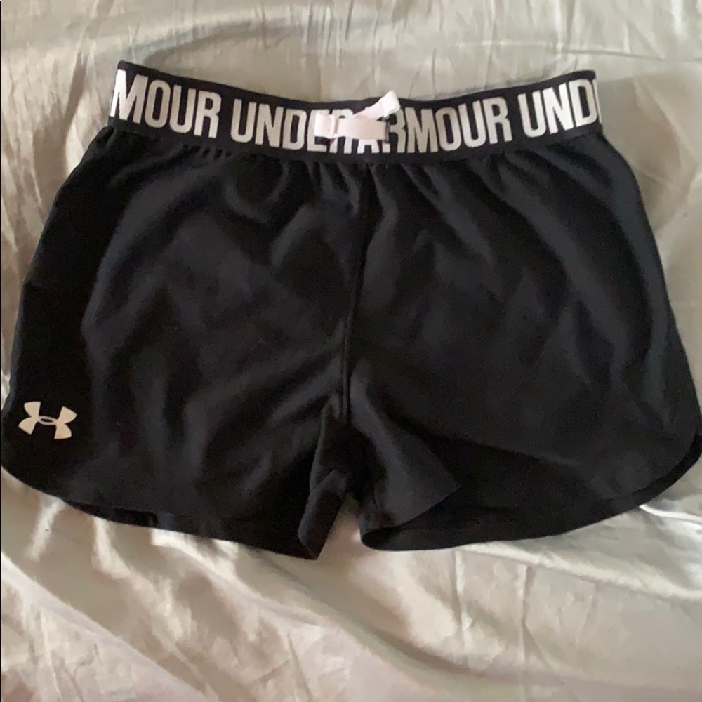 UNDER ARMOUR black athletic shorts